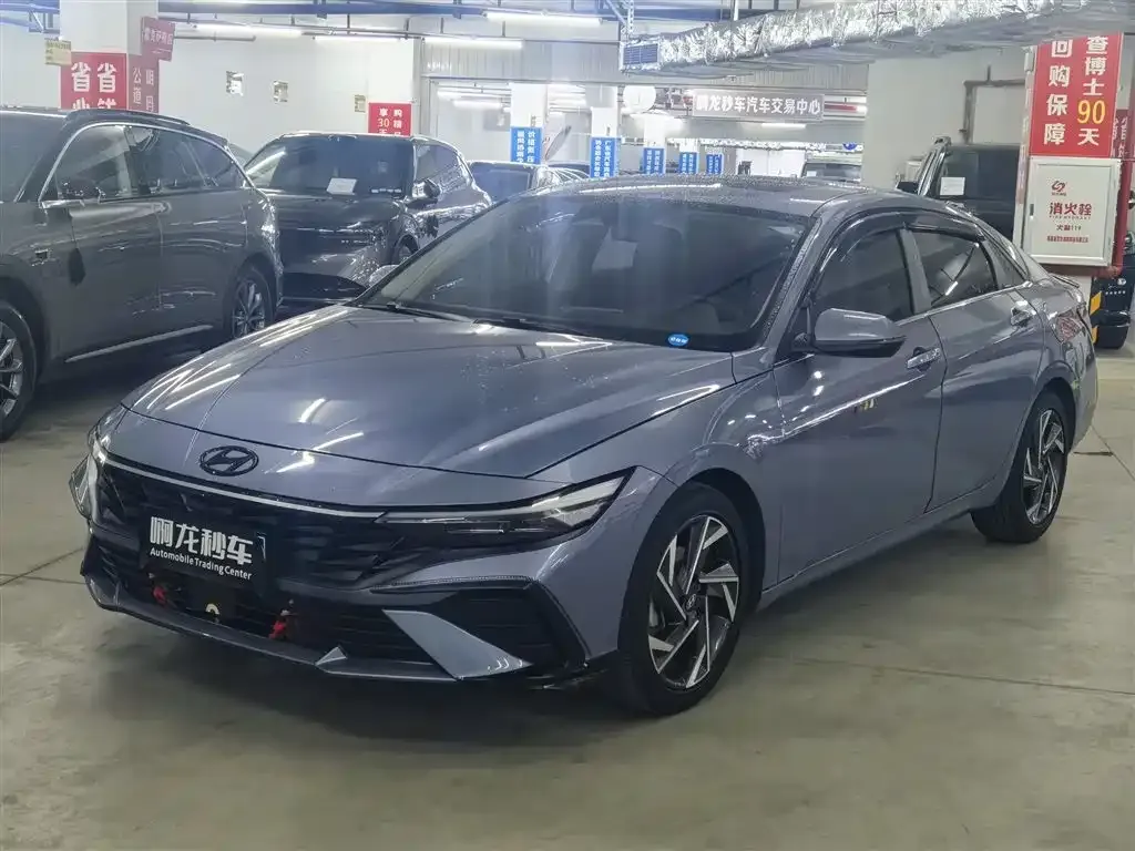 Hyundai Elantra — фото 1
