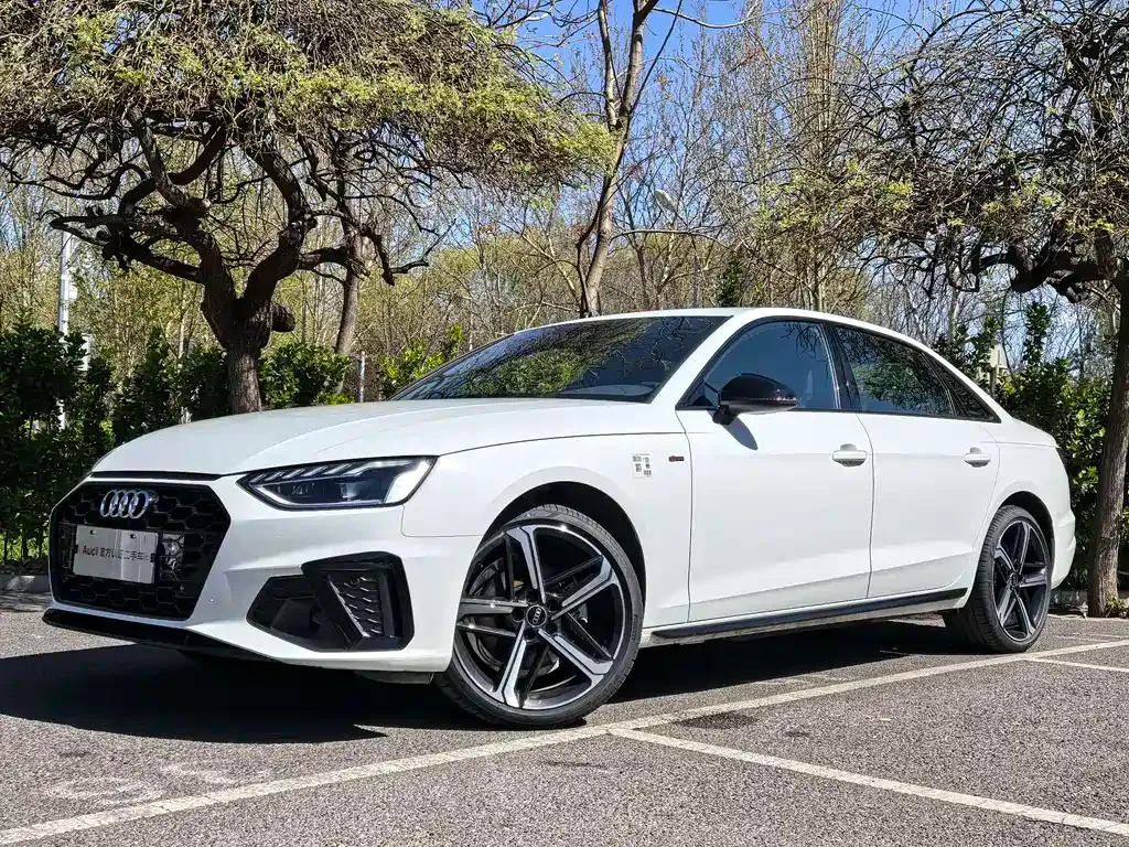 Audi A4L — фото 1