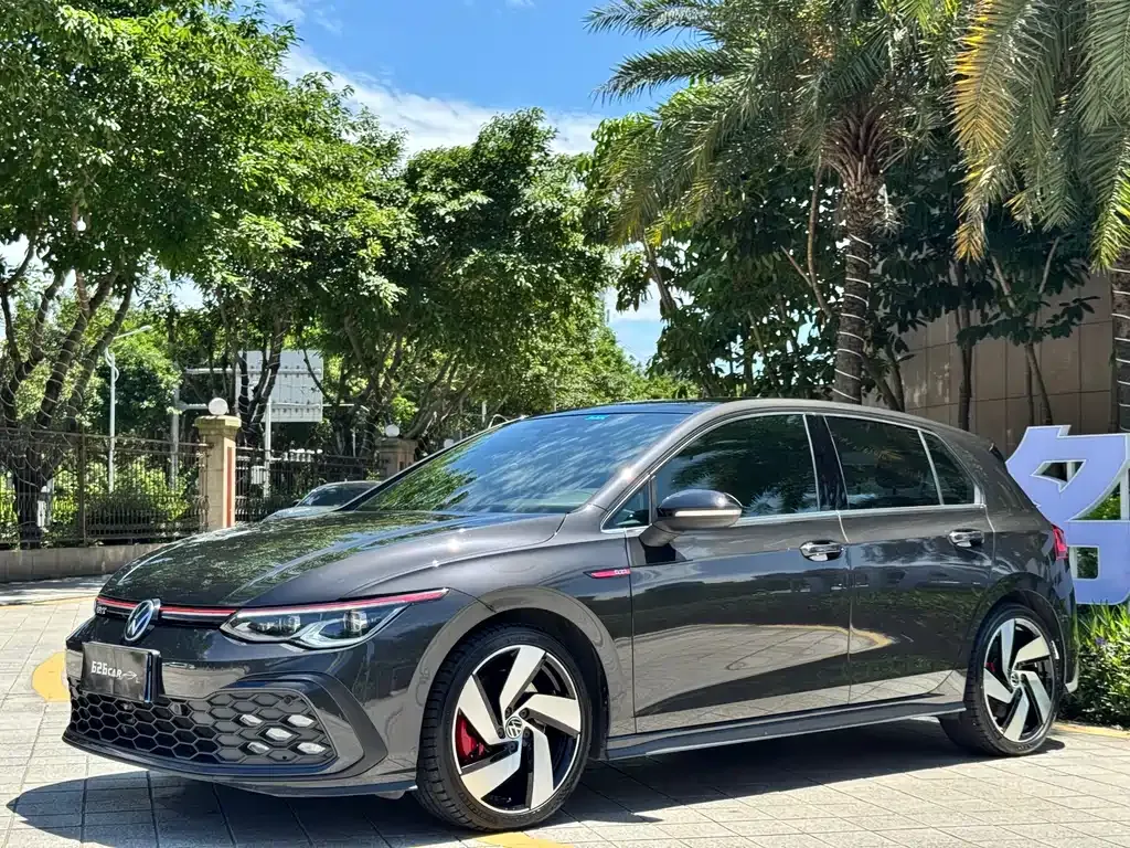 Volkswagen Golf GTI — фото 1