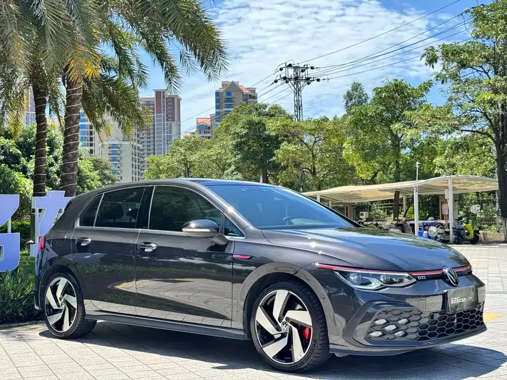 Volkswagen Golf GTI — фото 10