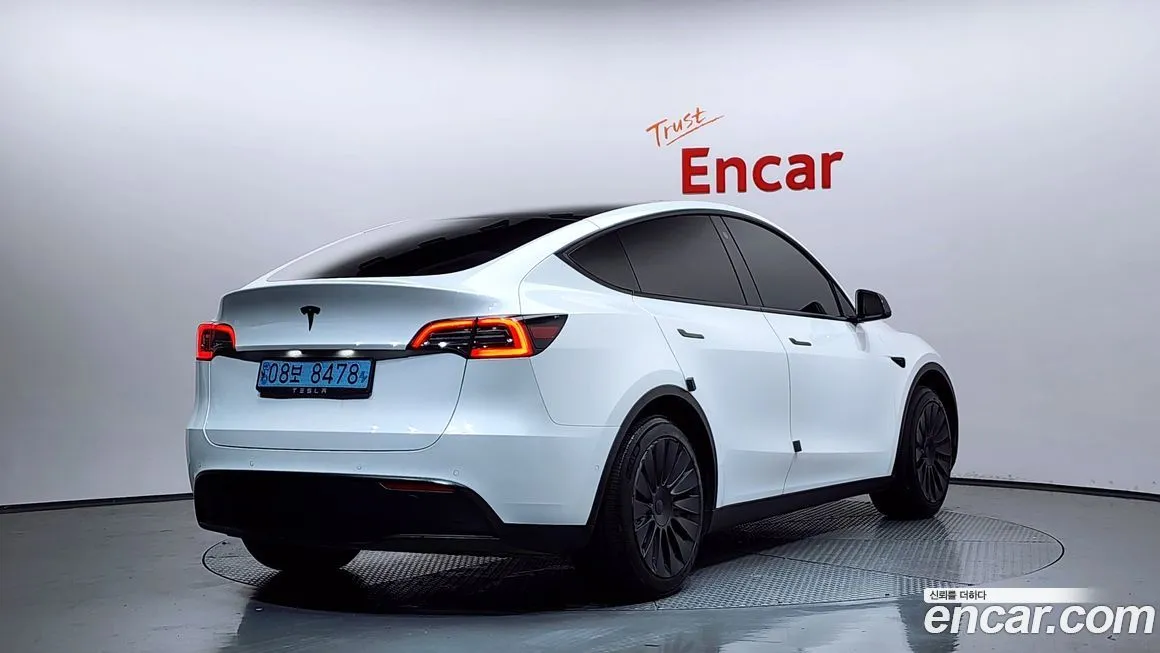 Tesla Model Y — фото 2