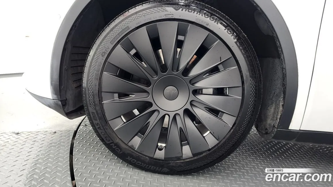 Tesla Model Y — фото 9
