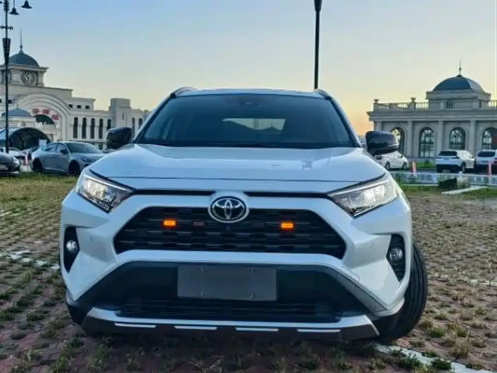 Toyota RAV4 — фото 7
