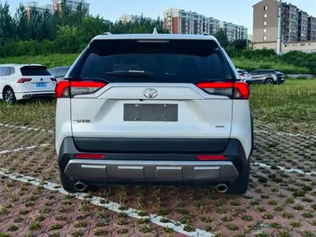 Toyota RAV4 — фото 4