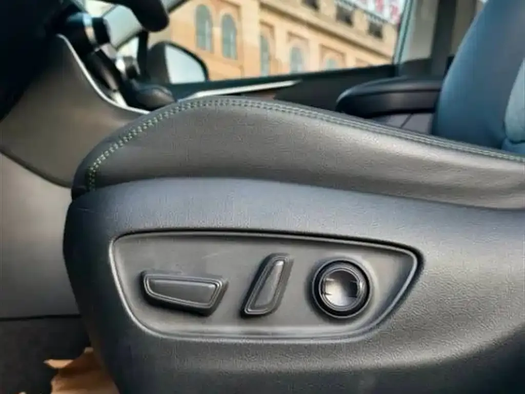 Toyota RAV4 — фото 3