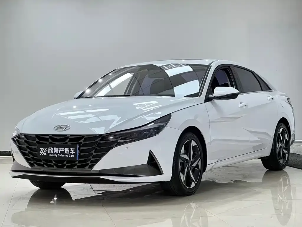 Hyundai Elantra — фото 1