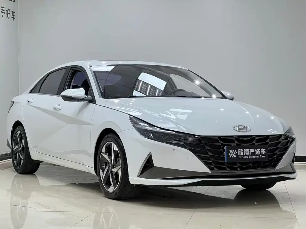 Hyundai Elantra — фото 3