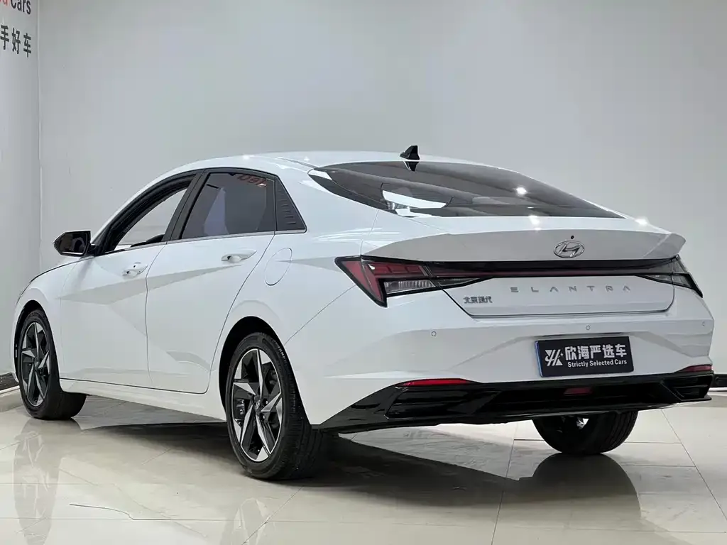 Hyundai Elantra — фото 6