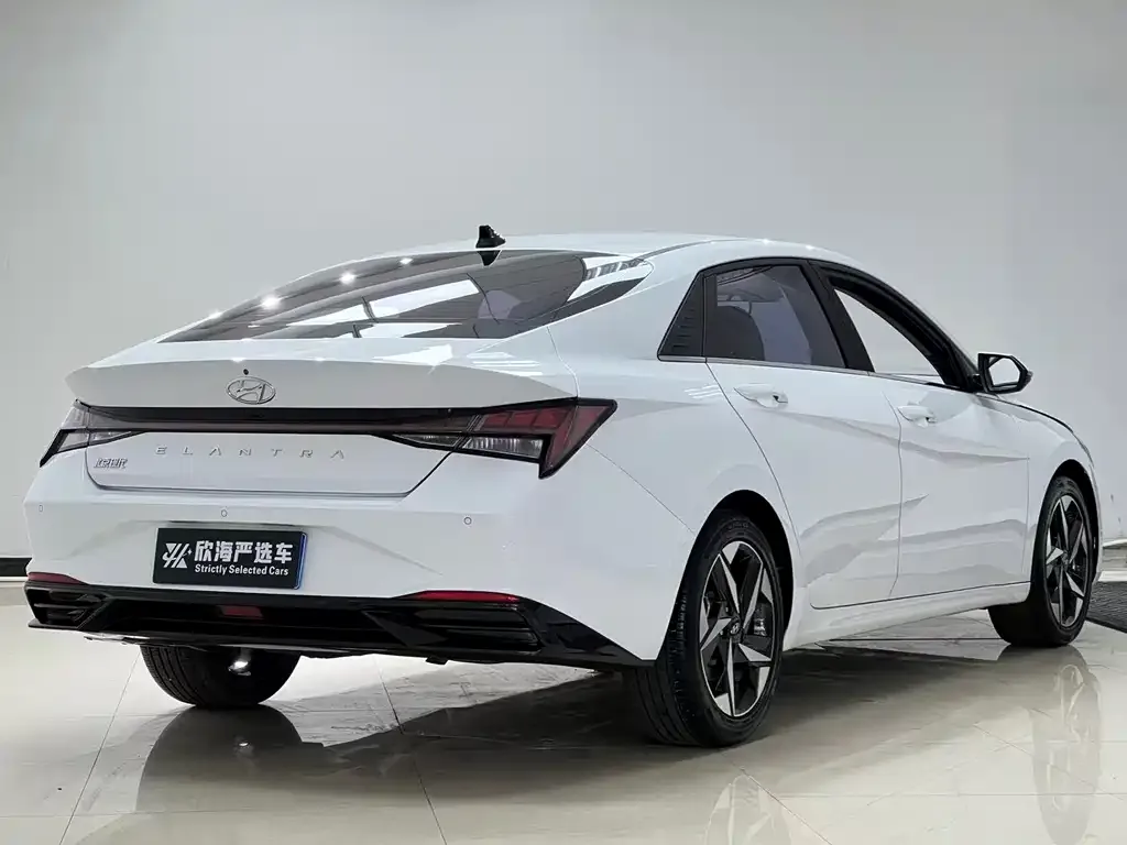 Hyundai Elantra — фото 10