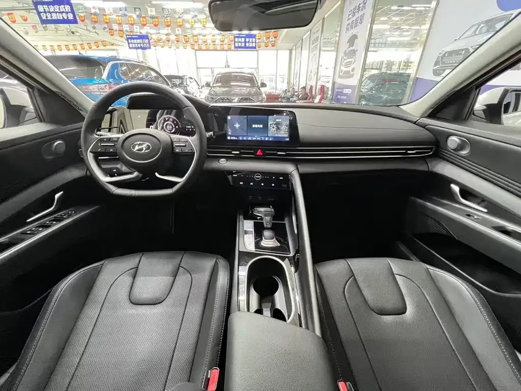 Hyundai Elantra — фото 9