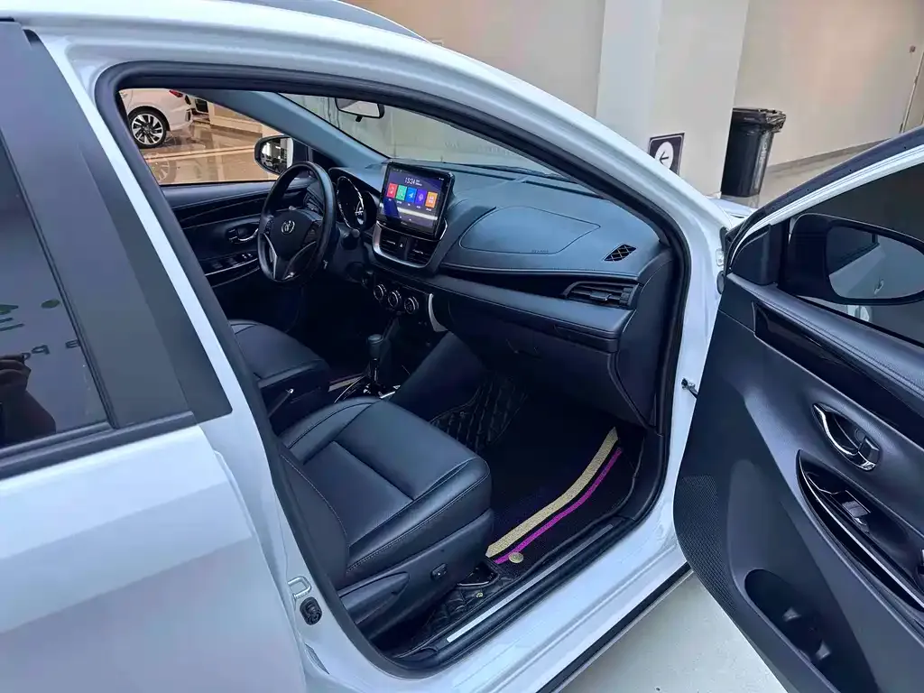 Toyota Yaris L — фото 9