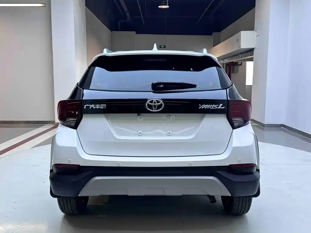 Toyota Yaris L — фото 3