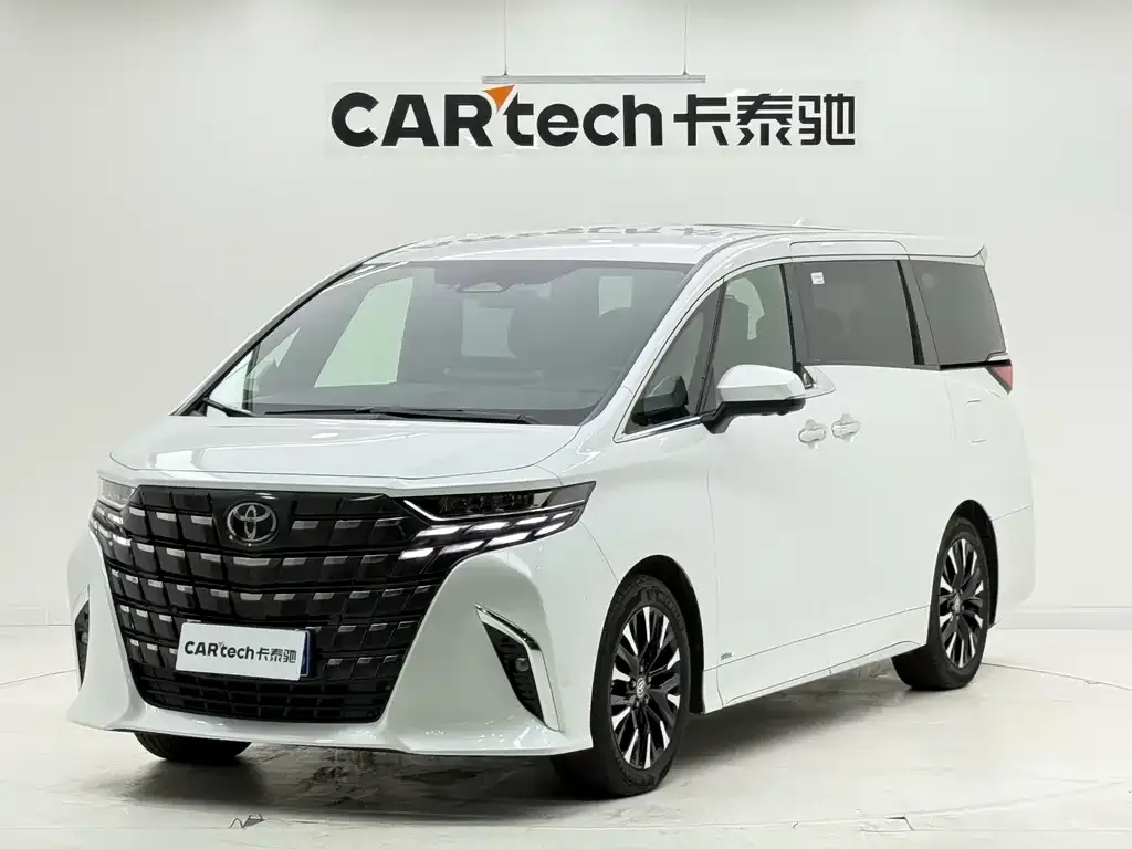 Toyota Alphard — фото 1