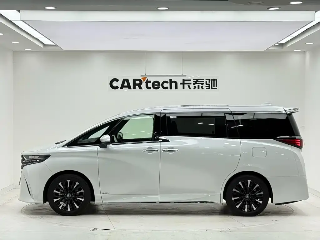 Toyota Alphard — фото 5