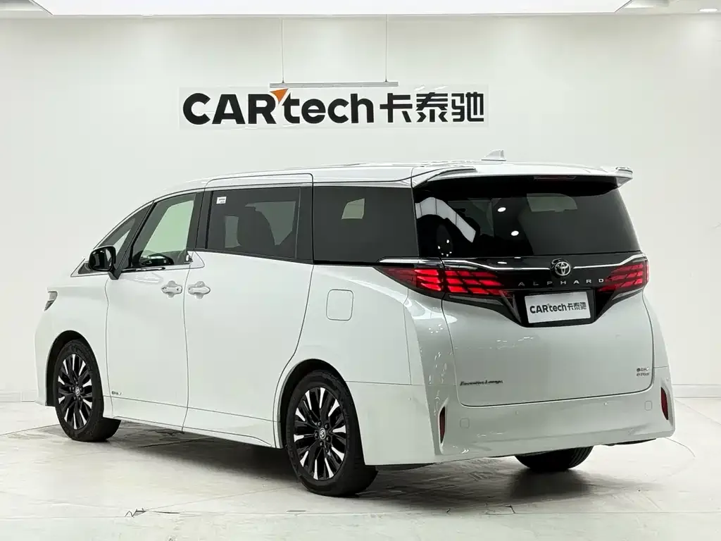 Toyota Alphard — фото 6