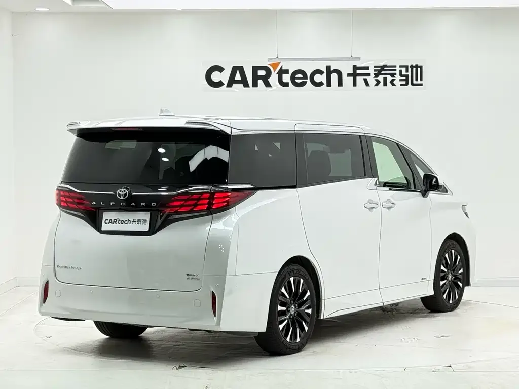 Toyota Alphard — фото 7