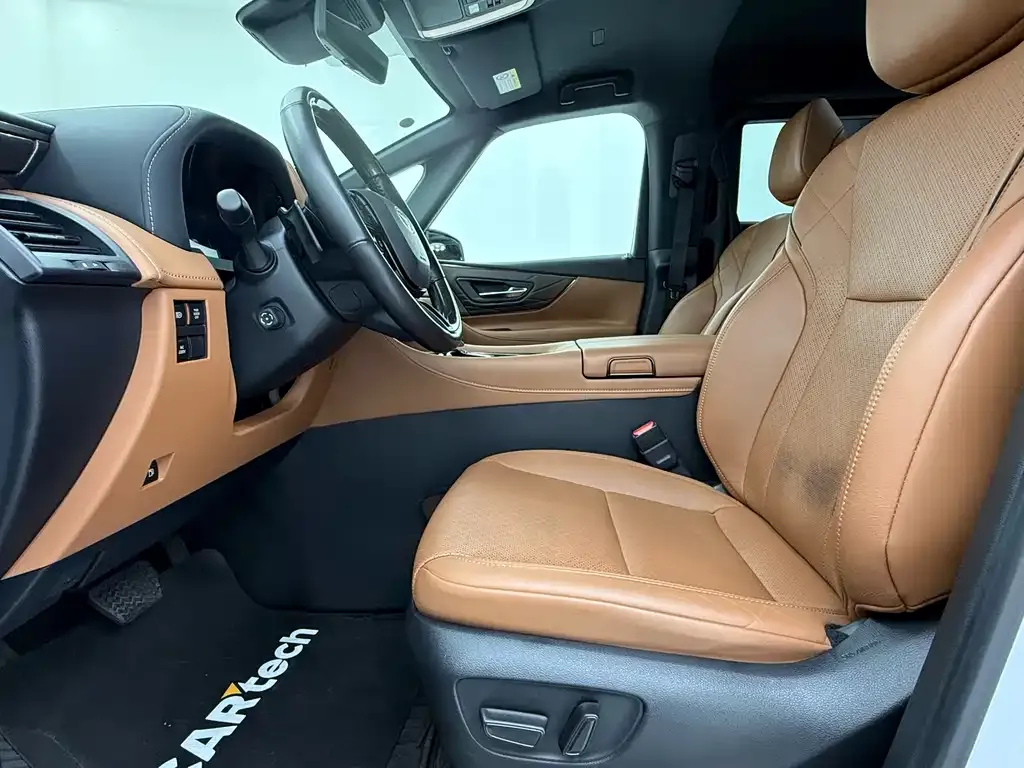 Toyota Alphard — фото 10