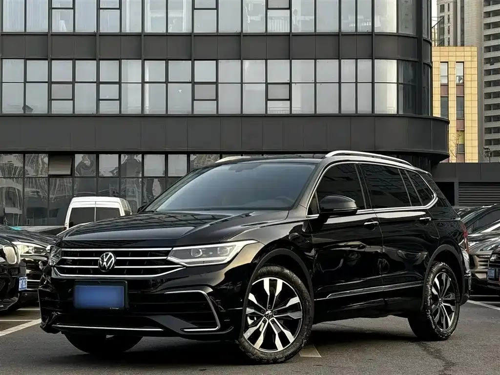 Volkswagen Tiguan L — фото 3