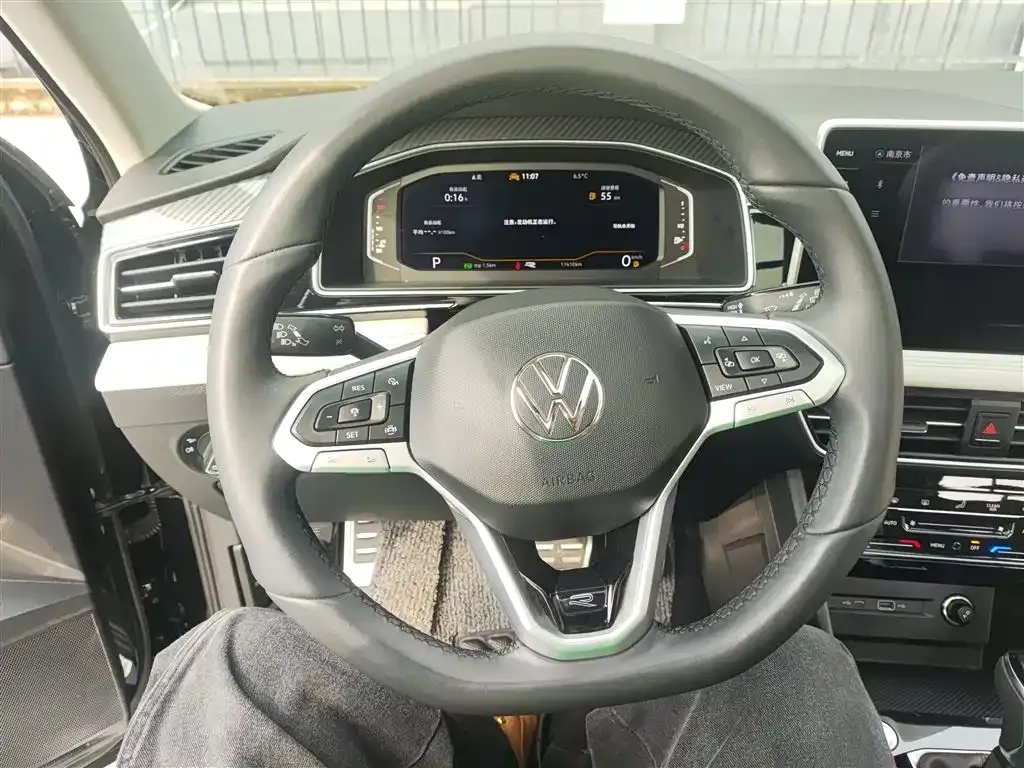 Volkswagen Tiguan L — фото 6