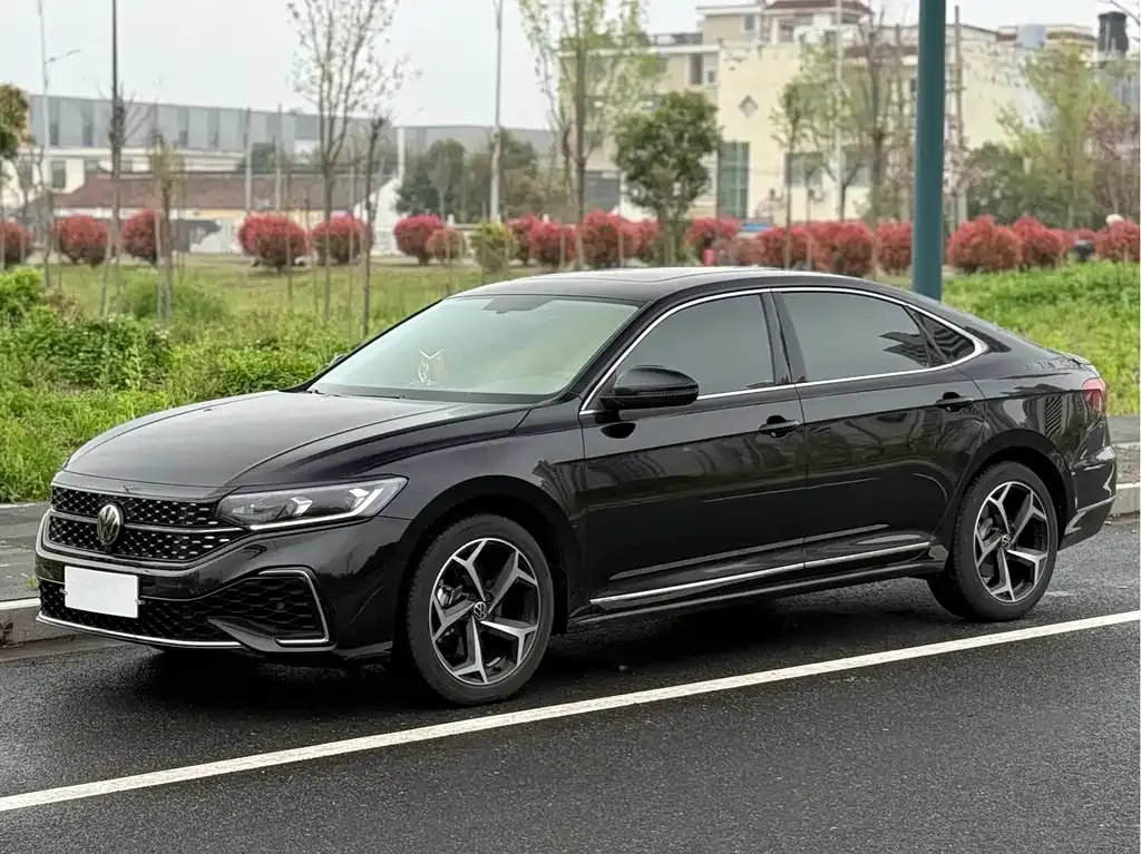 Volkswagen Passat — фото 1