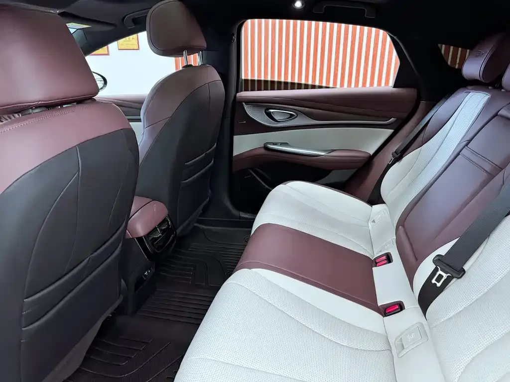 BYD Seal — фото 2