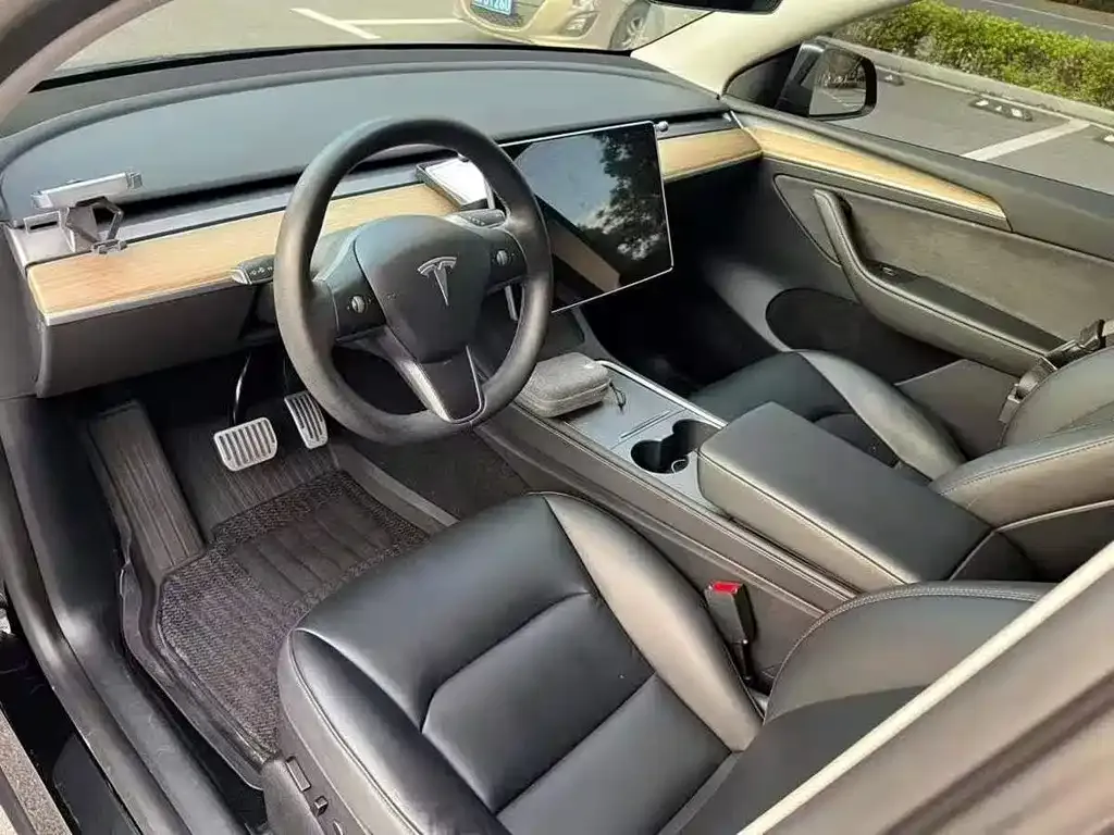 Tesla Model Y — фото 3
