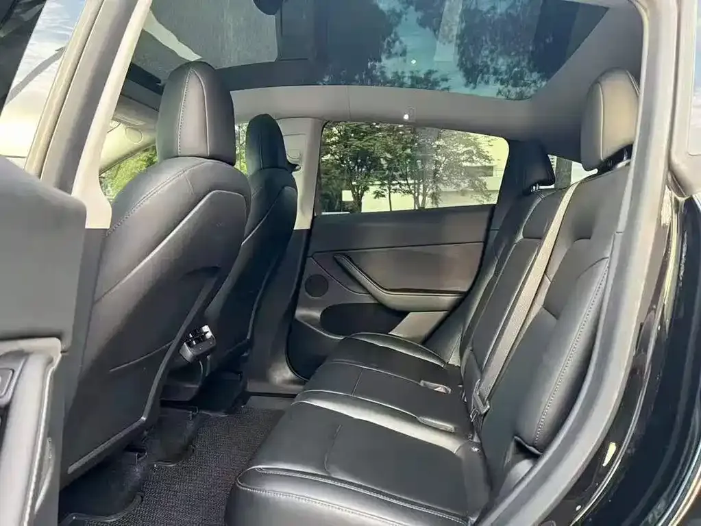 Tesla Model Y — фото 5