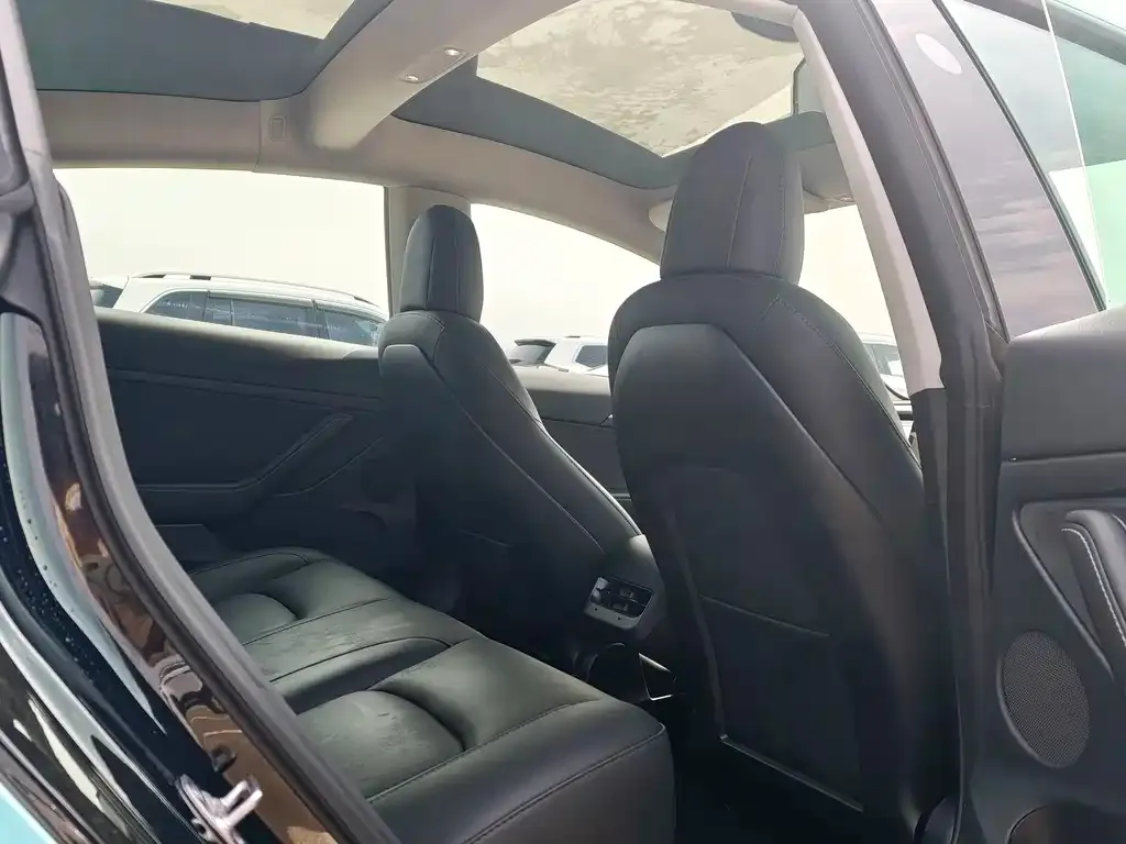 Tesla Model 3 — фото 10