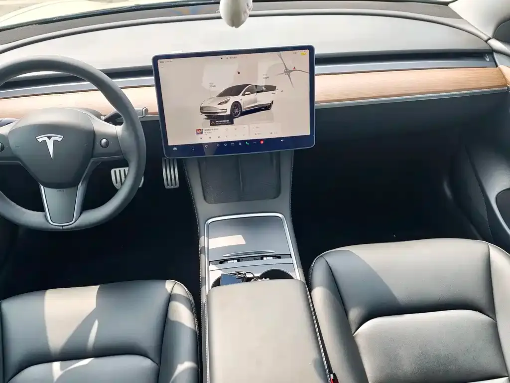 Tesla Model 3 — фото 9