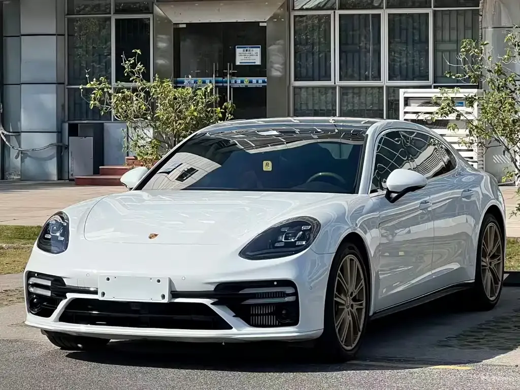 Porsche Panamera — фото 1