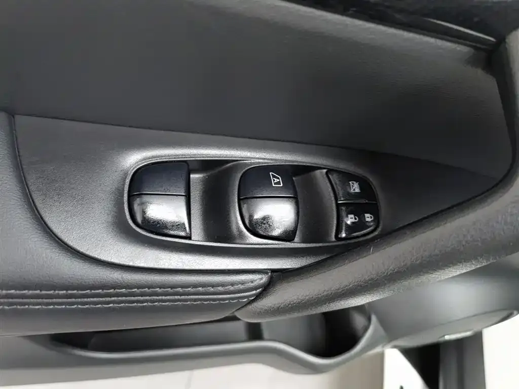 Nissan X-Trail — фото 10