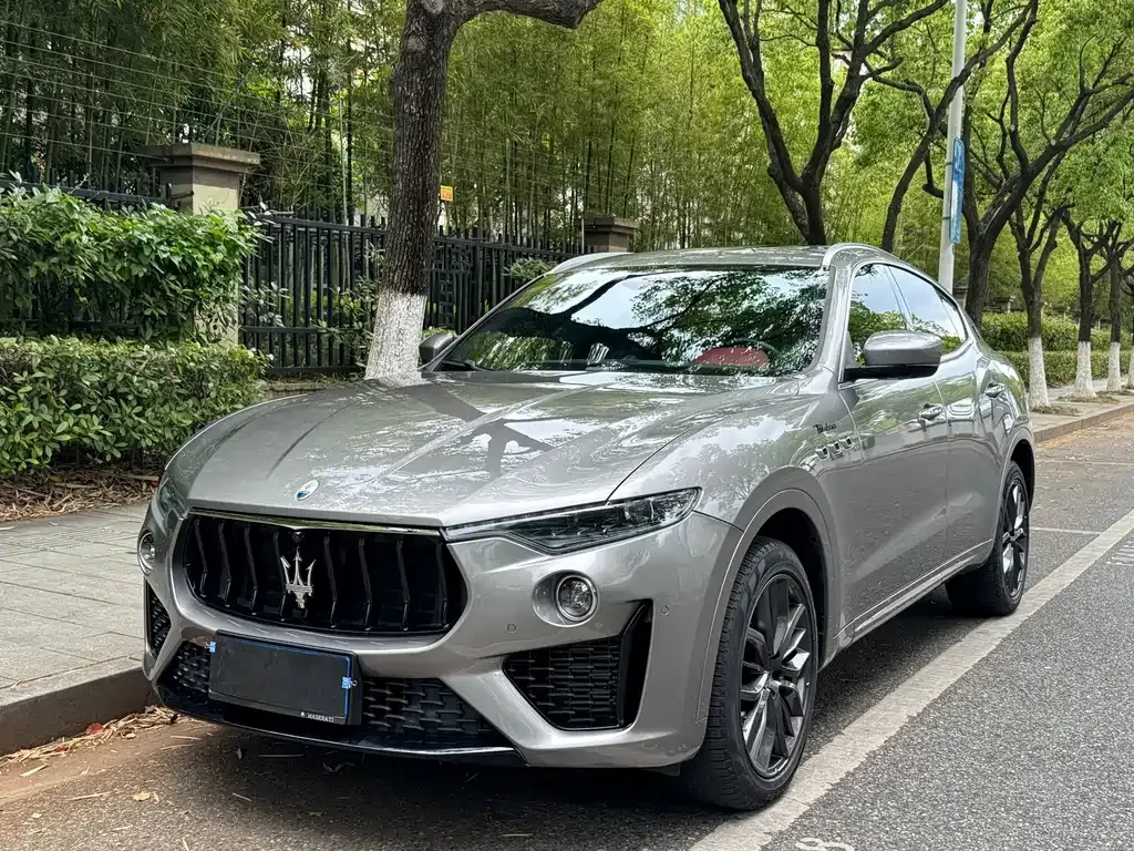 Maserati Levante — фото 1