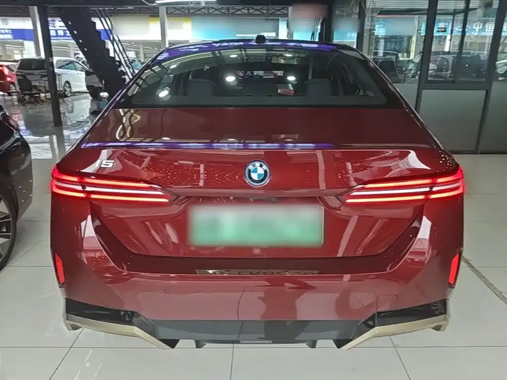 BMW i5 — фото 8