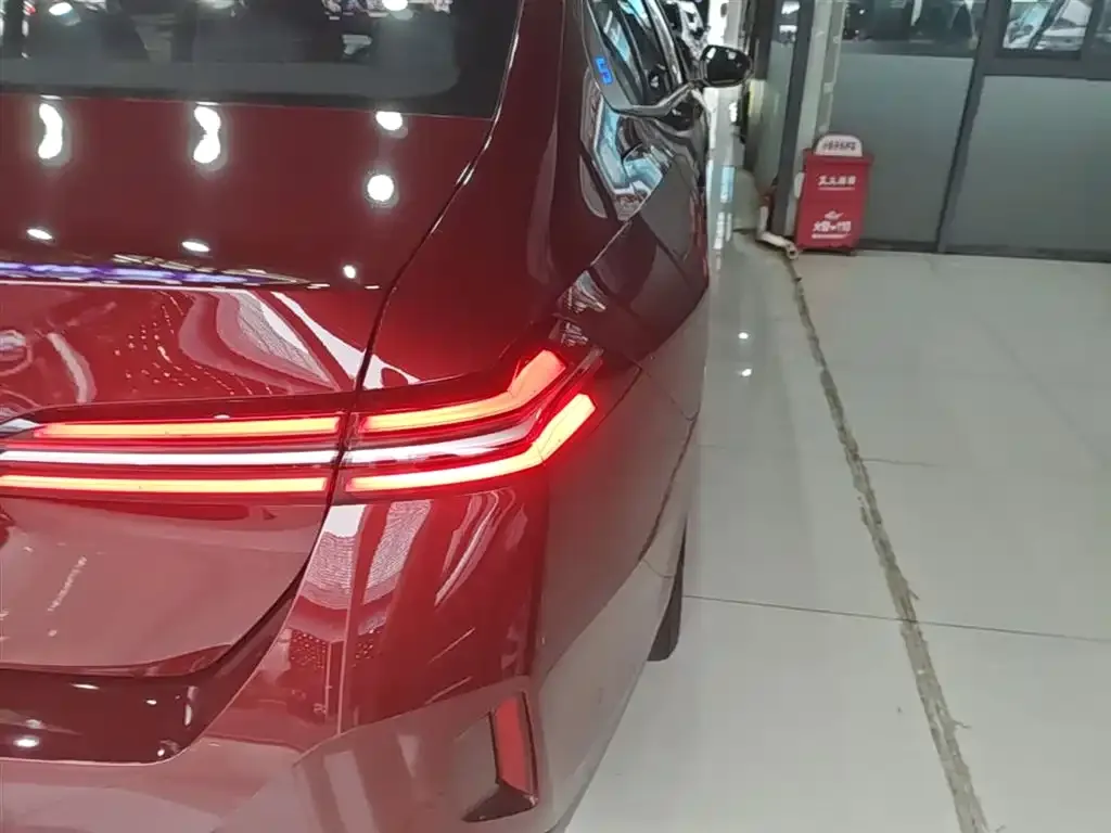 BMW i5 — фото 6