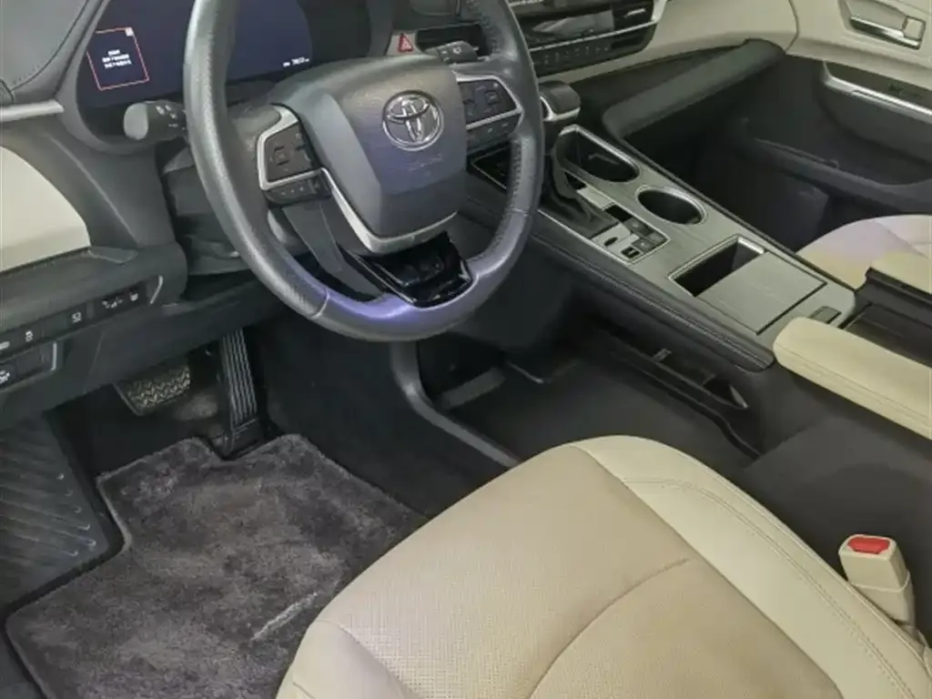 Toyota Sienna — фото 6