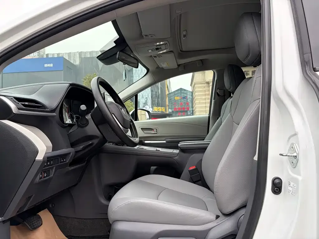Toyota Granvia 2024 из CN, фото 4