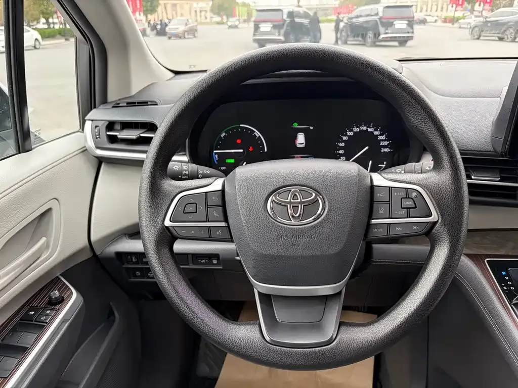 Toyota Granvia 2024 из CN, фото 10