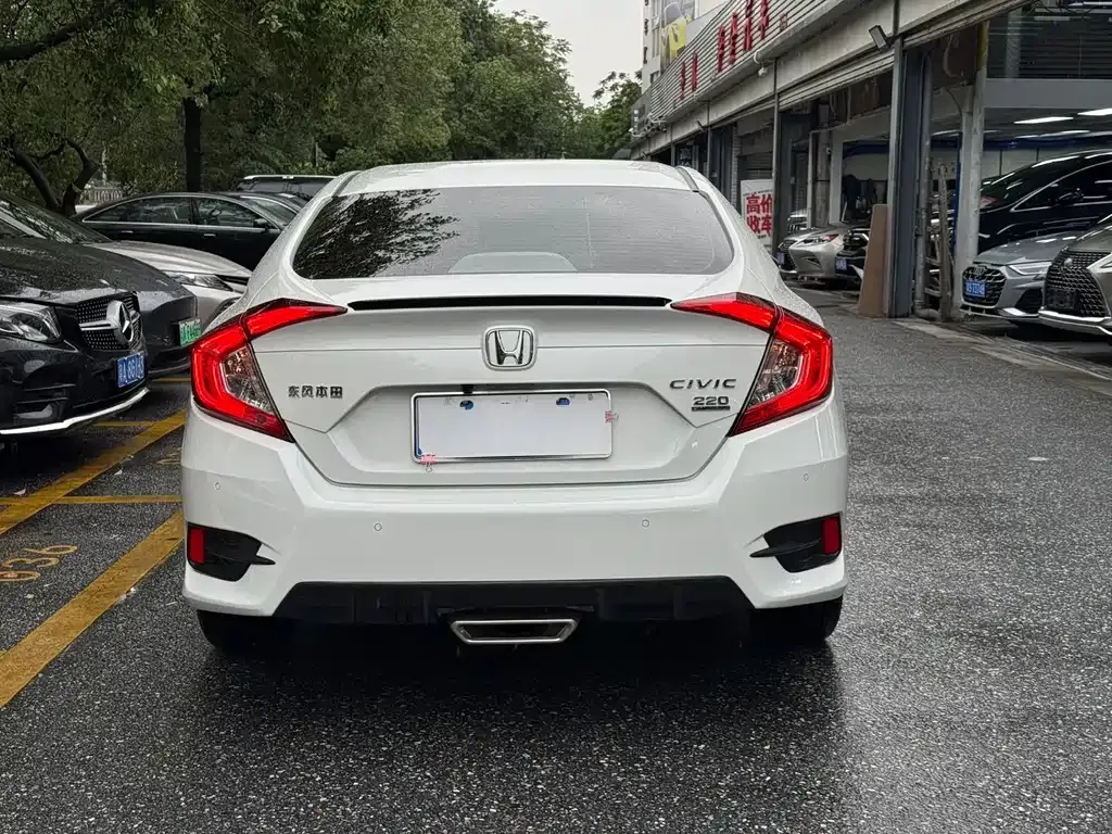Honda Civic — фото 10