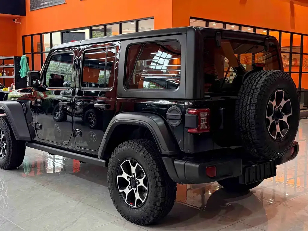 Jeep Wrangler — фото 10