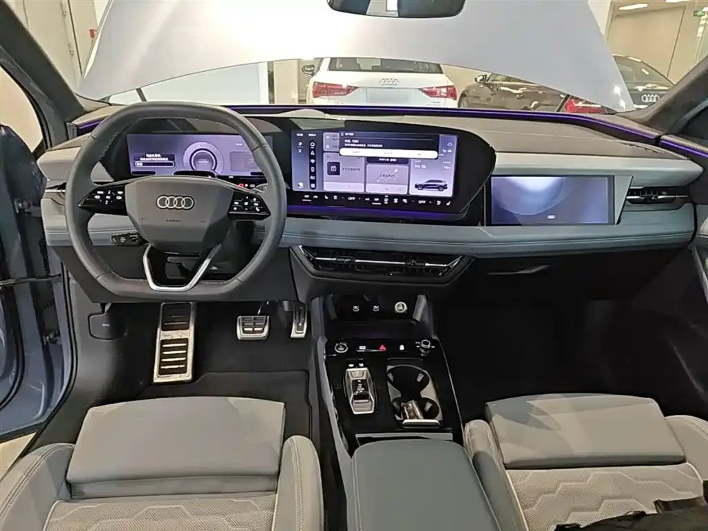 Audi Q6L e-tron — фото 2
