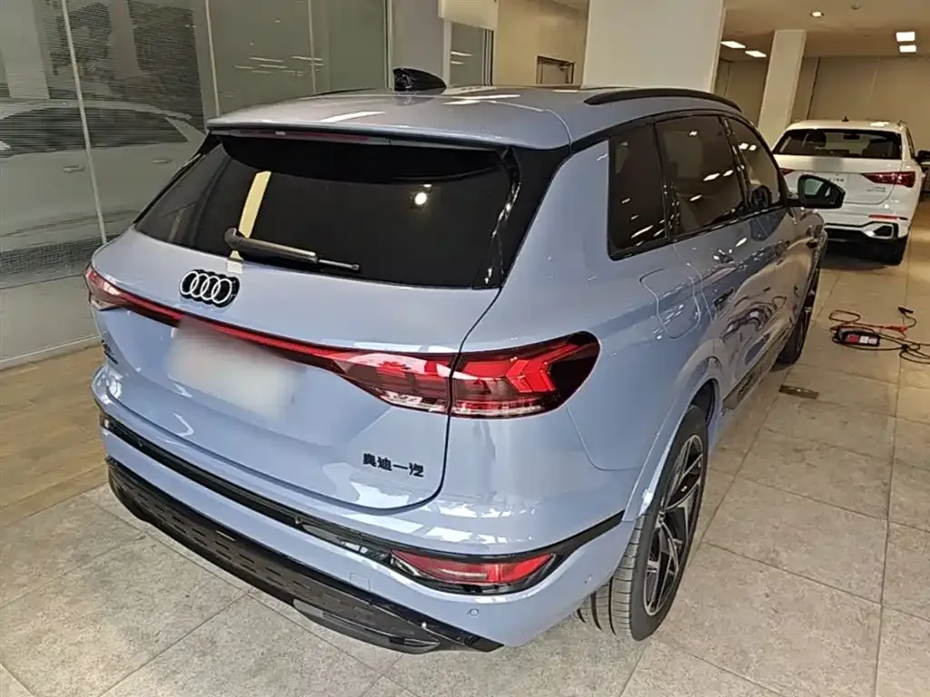 Audi Q6L e-tron — фото 8