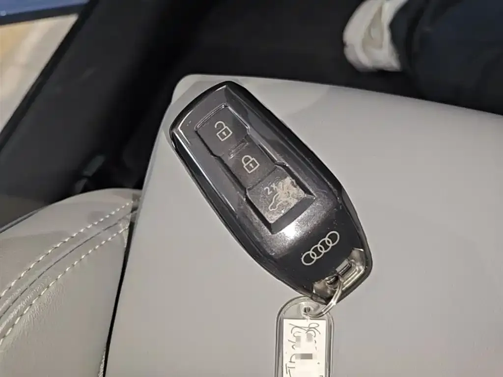 Audi Q6L e-tron — фото 7