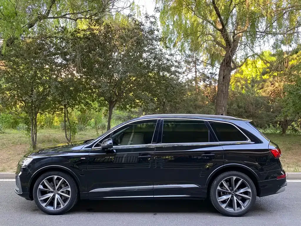 Audi Q7 2023 из CN, фото 4