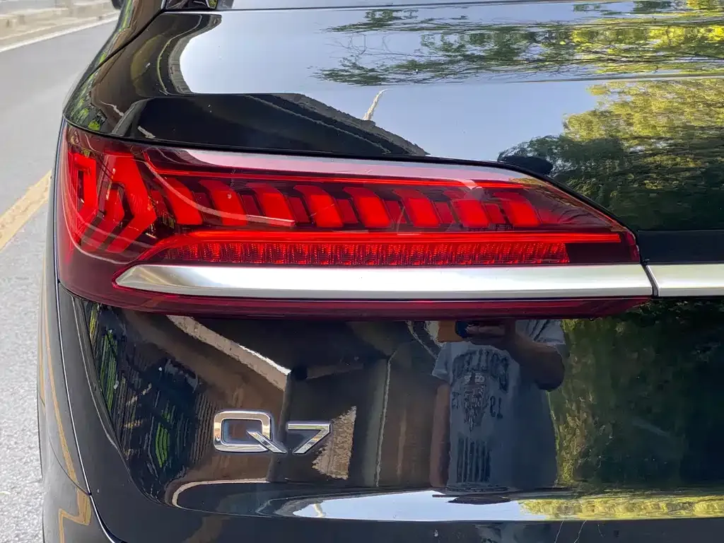 Audi Q7 2023 из CN, фото 7