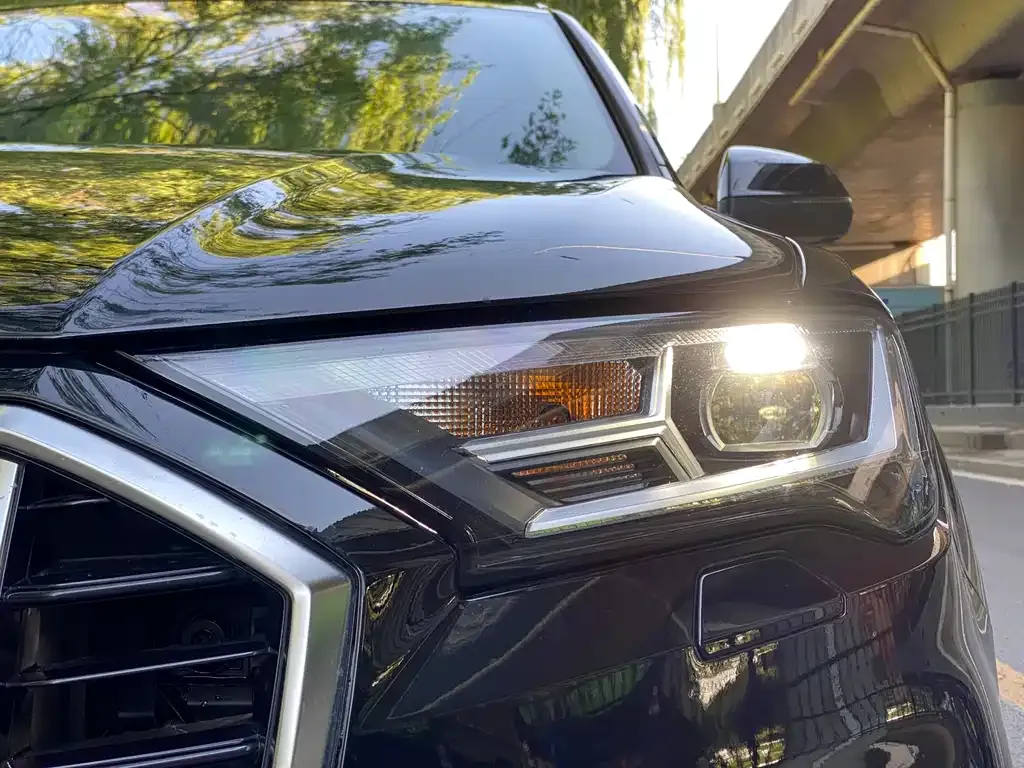 Audi Q7 2023 из CN, фото 2