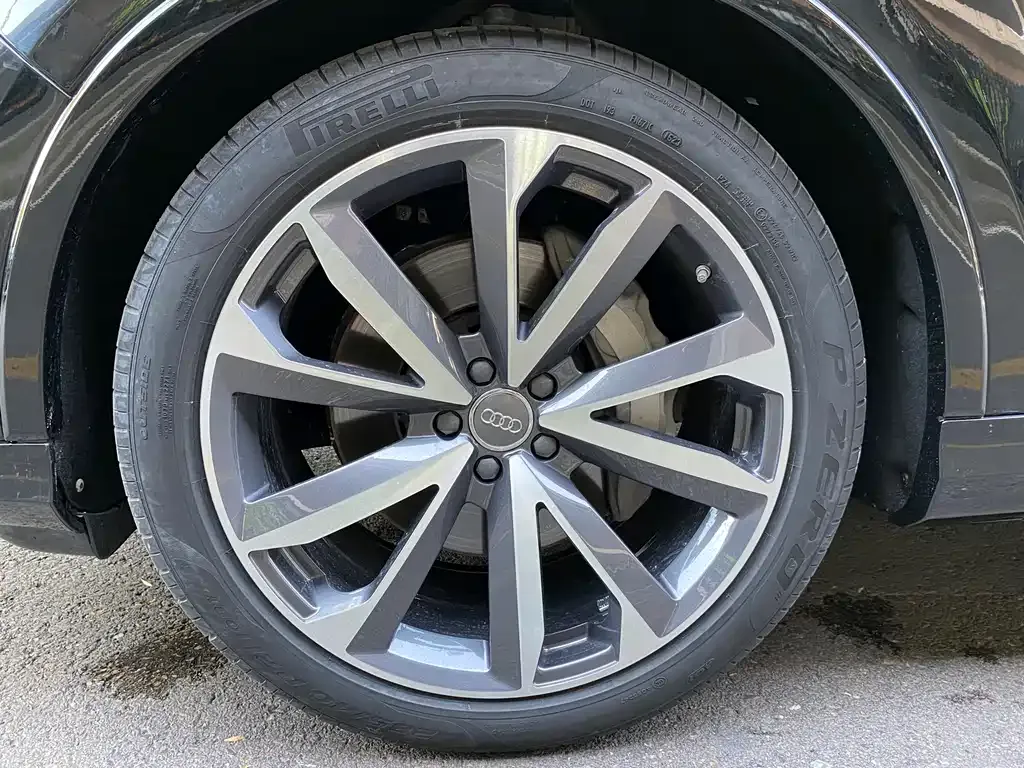 Audi Q7 2023 из CN, фото 9