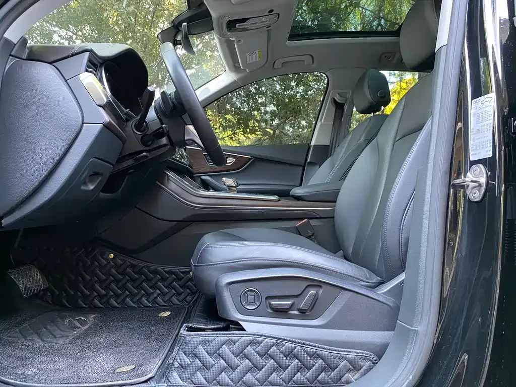 Audi Q7 2023 из CN, фото 8