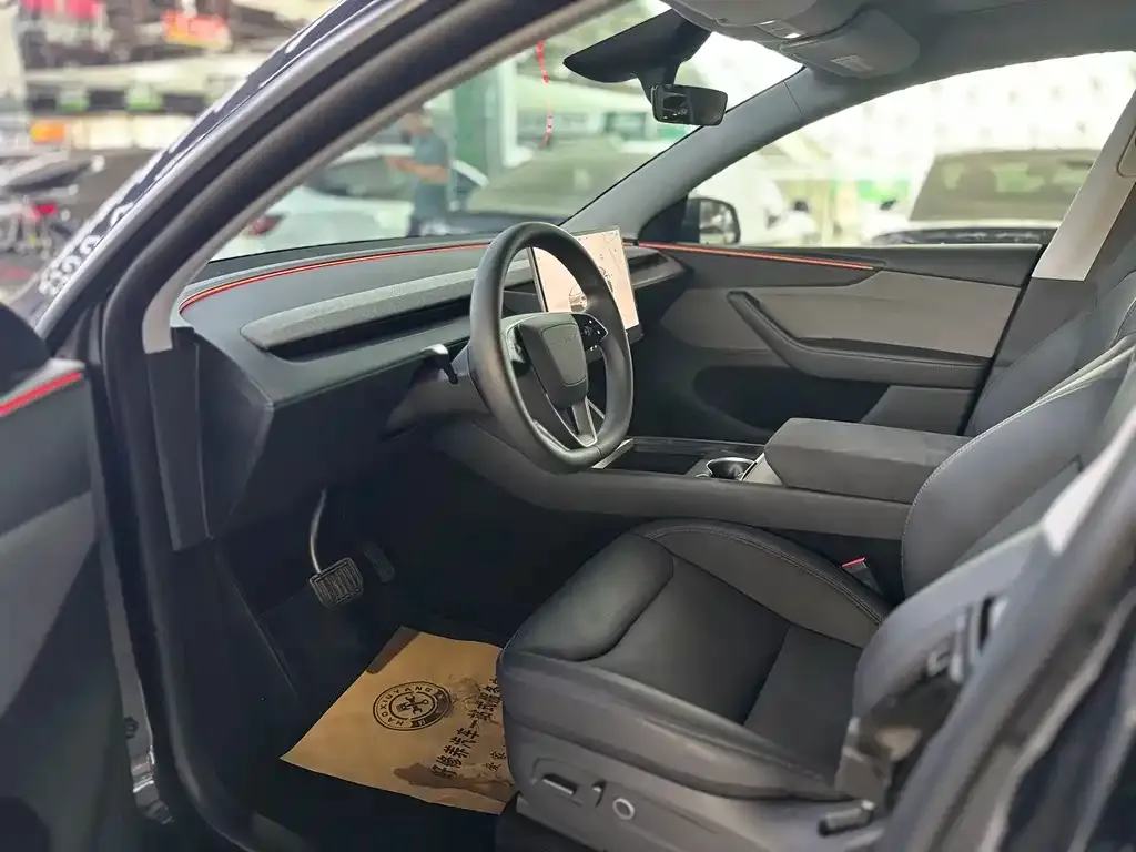 Tesla Model Y — фото 6
