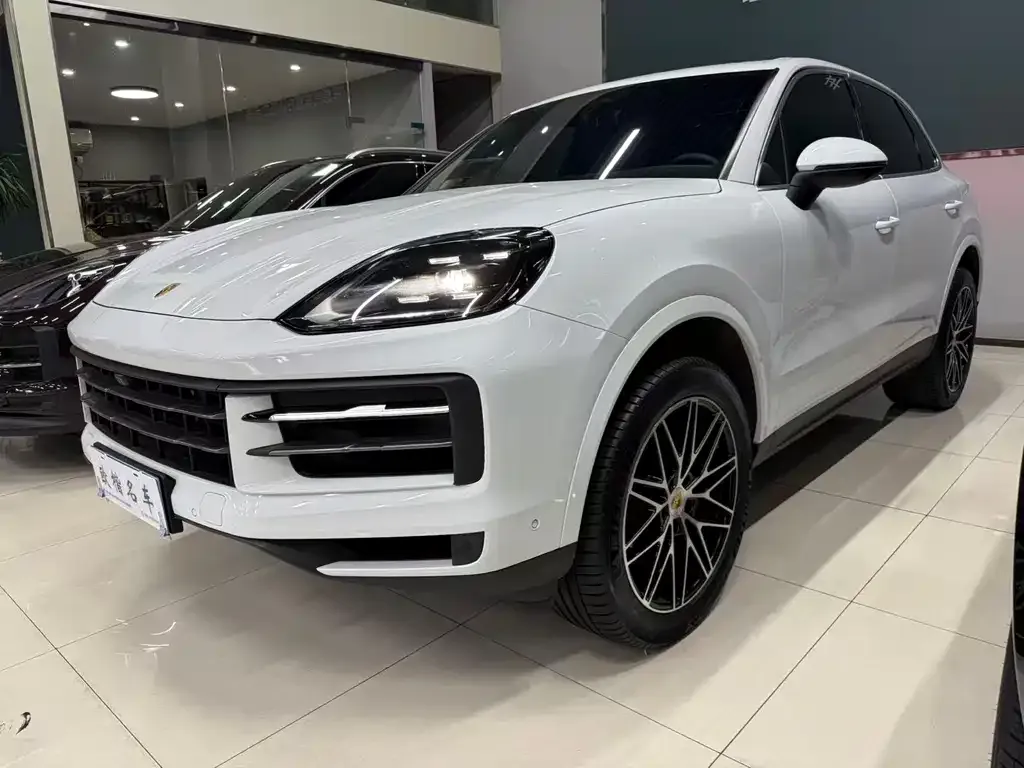 Porsche Cayenne — фото 1