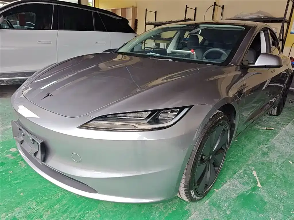 Tesla Model 3 — фото 1